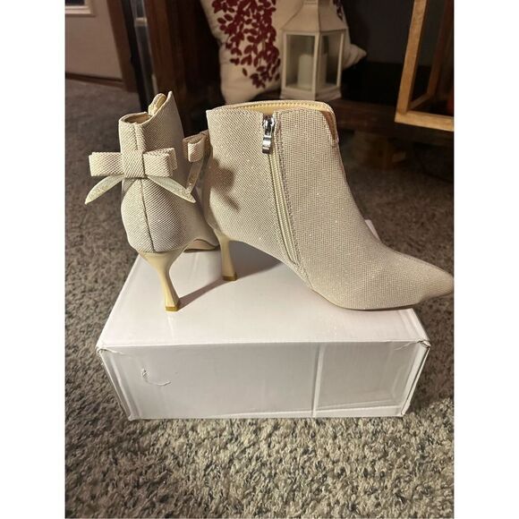 Beautiful sparkling pointed toe with Bow detail on back  zip up booties - Picture 10 of 16
